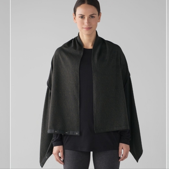 Lululemon Vinyasa Snap Scarf with arm holes / Shawl Jacquard Black Olive Rulu - Picture 4 of 9